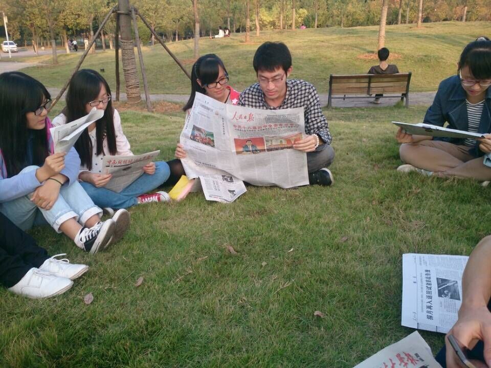 学院2012级党支部学习贯彻十八届四中全会精神
