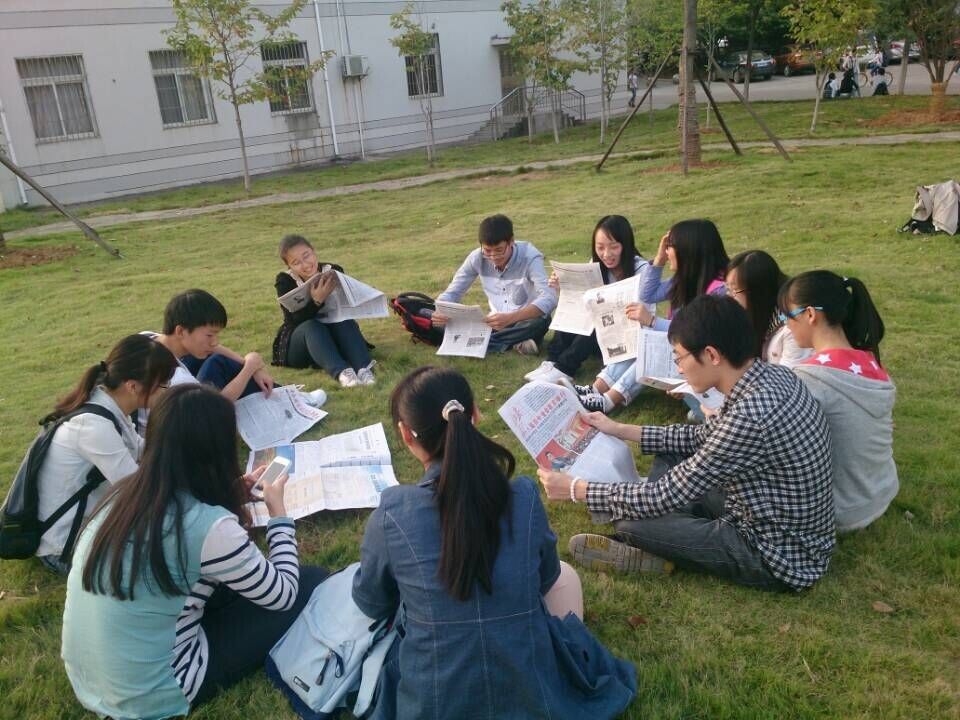 学院2012级党支部学习贯彻十八届四中全会精神