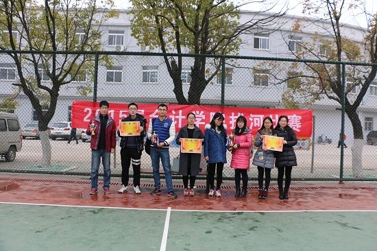 学院2015级硕士研究生冬季拔河比赛顺利举行