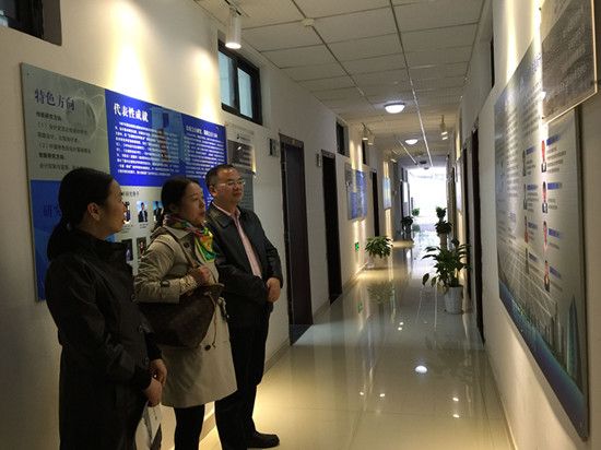 澳门js全球唯一官方网站研工办老师赴重庆招生宣讲