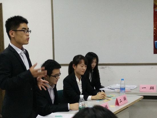 澳门js全球唯一官方网站举行會萃堂“求是杯”辩论赛