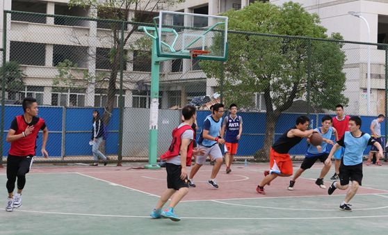 澳门js全球唯一官方网站研一研二篮球对抗赛成功举办