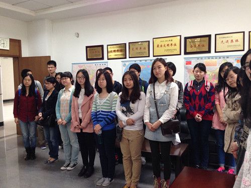 我院学生在校财务部展开实习